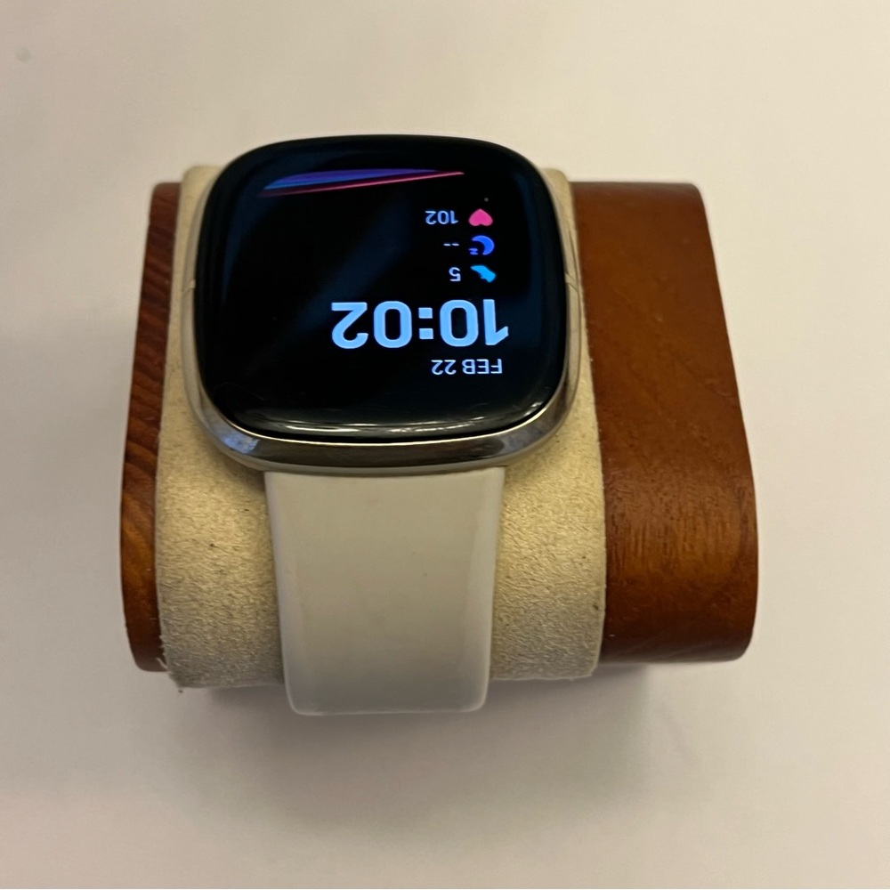Fitbit Sense Advanced, Gold Case, White Band, Tested, Charger Included - Picture 4 of 9